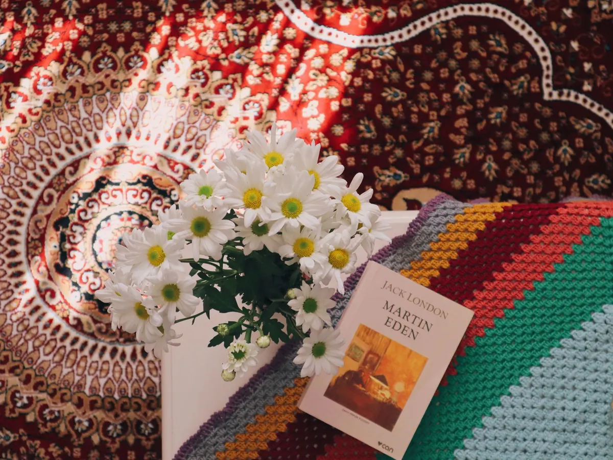The Cozy Tea Corner Checklist: 8 Essentials for Small Spaces